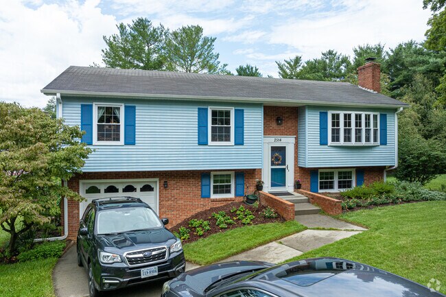 Hethwood-Prices Fork has some raised-ranches homes around the neighborhood.