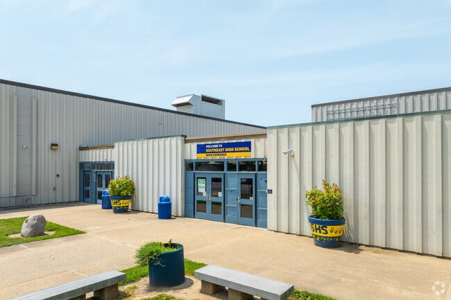 Springfield Southeast High School is the main High School for kids in Iles Park.