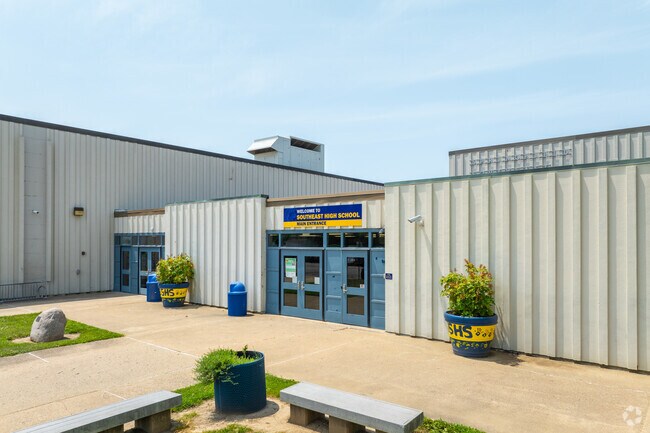 Springfield Southeast High School is a highly rated school in Illinois.