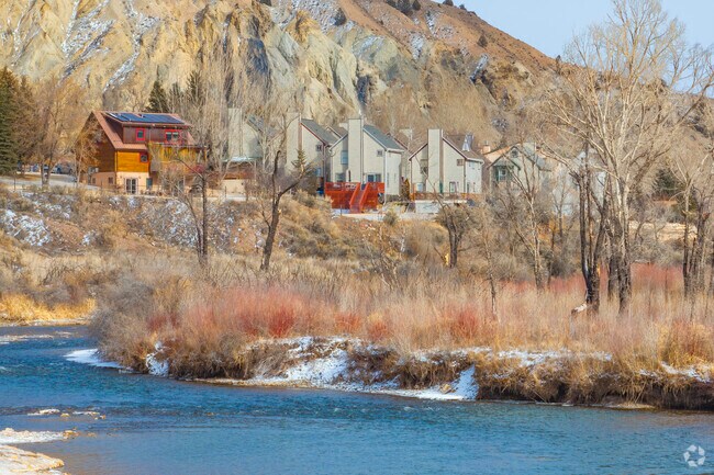 Gypsum, Colorado, boasts a mild climate with plenty of sunshine year-round, making it perfect for outdoor lovers. With warmer winters than nearby ski towns and beautiful, breezy summers, residents enjoy the best of Colorado’s mountain living without the extreme cold.