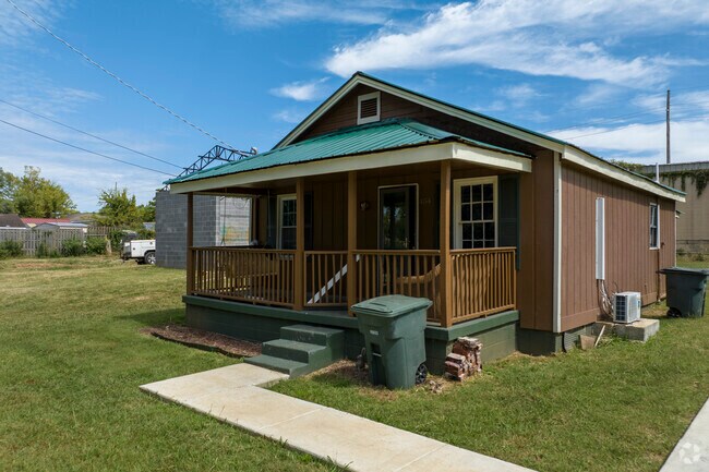 Older bungalows fill Lincoln Mill District.