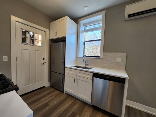 3931 N Janssen Ave unit 3, Chicago, IL 60613 - photo 3