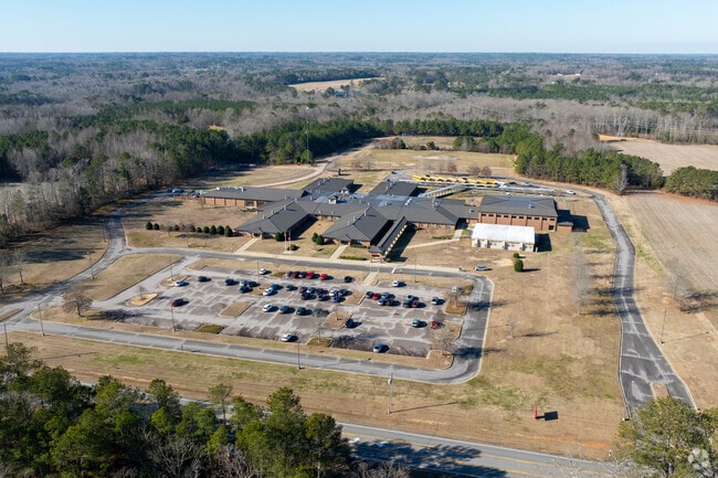 Bunn Middle School gets a B- score on Niche.Com.