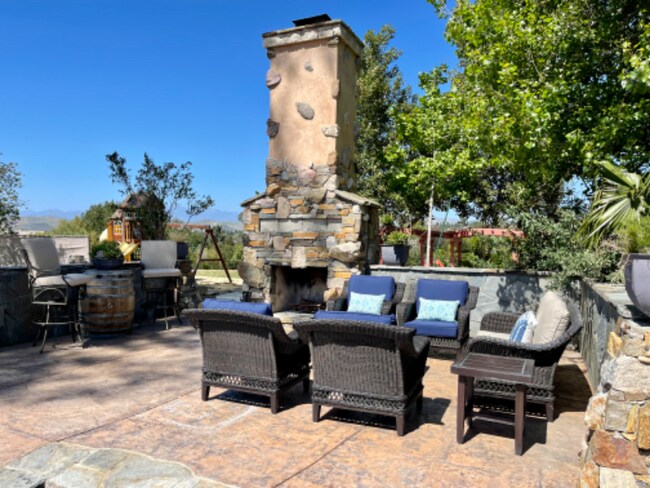 275 Crestview Ave, Camarillo, CA 93010 - photo 5