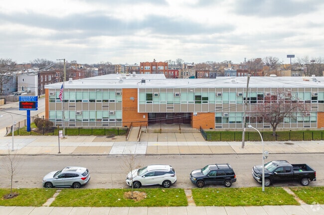 Heffernan Elementary School is located near Garfield Park.