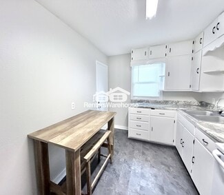 510 N 6th Ave E, Newton, IA 50208