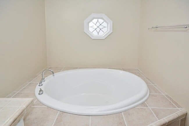 45794-37 1 2 37 1 2 St, Paw Paw, MI 49079 - photo 7