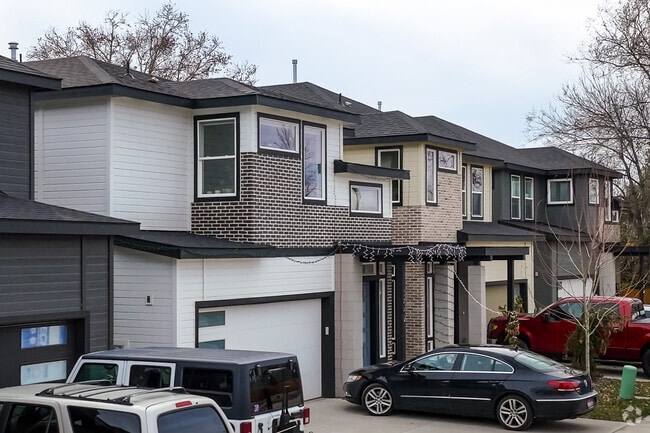 Modern construction single family homes in Vista.