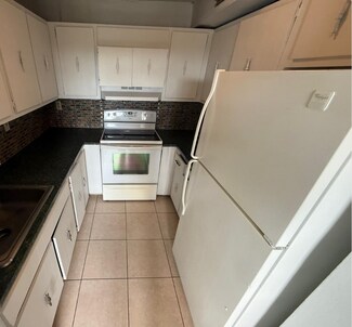 9157 NW 1st Ct, Pembroke Pines, FL 33024