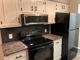 770 N Main St, Plainwell, MI 49080