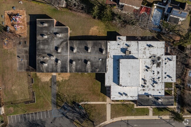 G. Austin Schoenly Elementary School receives a B rating on NICHE.