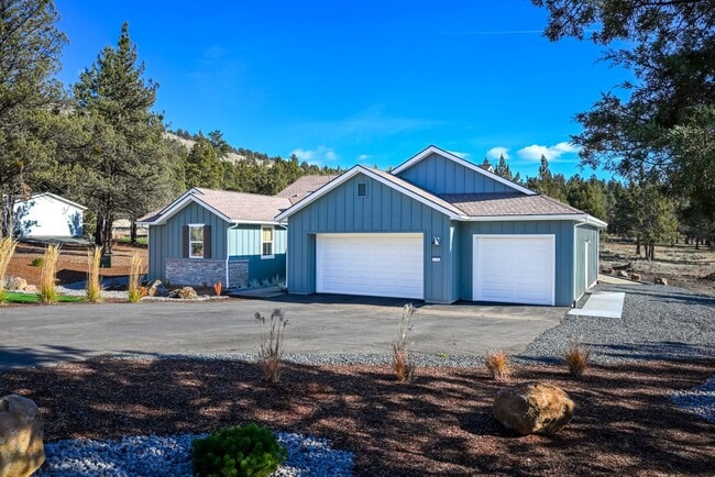 5730 Engleman Spruce Way, Klamath Falls, OR 97601 - photo 2