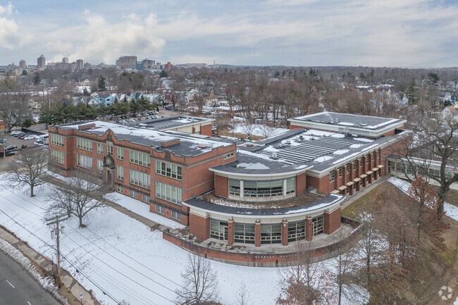 Explore great education at Banard School at 170 Derby Ave, New Haven, CT 06511.