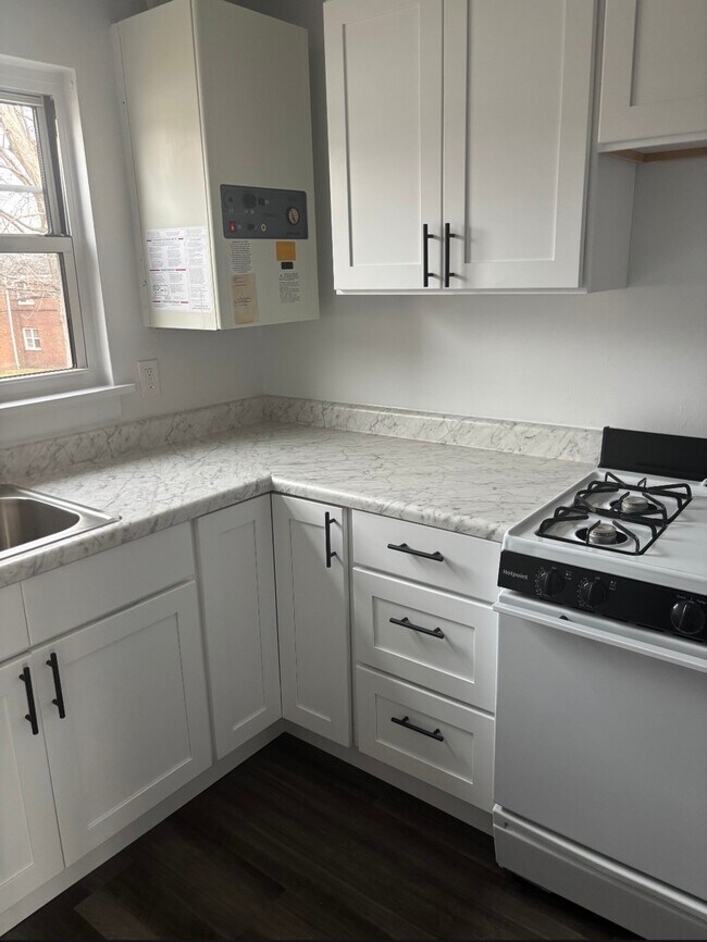 8 Howard Dr, Bergenfield, NJ 07621