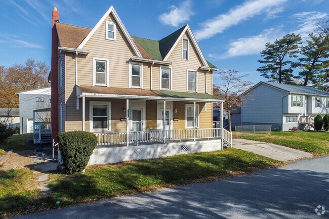 Royalton blends duplexes and single-family homes.