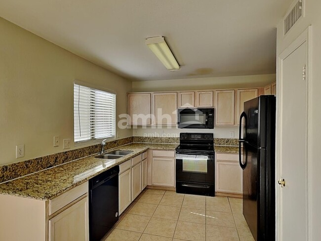 10633 W Piccadilly Rd, Avondale, AZ 85392 - photo 3