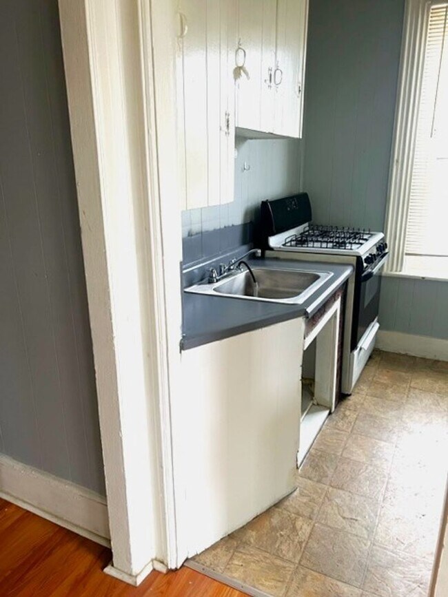 78 Sherman St unit 1, Pawtucket, RI 02860 - photo 2