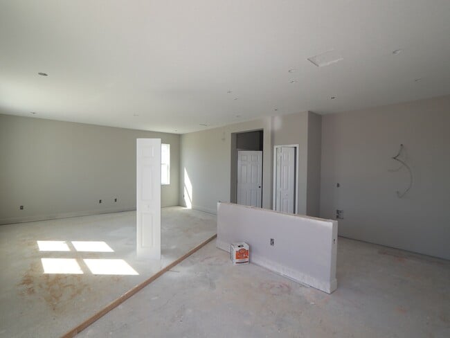 31380 Pendleton Landing Cir, Wesley Chapel, FL 33545 - photo 3