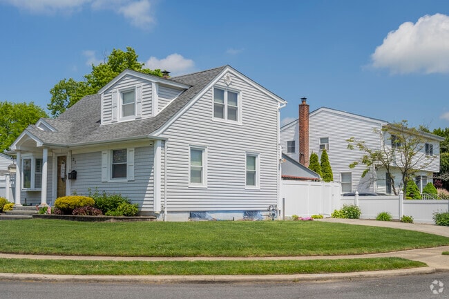 Cape Cod style homes are among the most popular style of home choice for Bethpage residents.