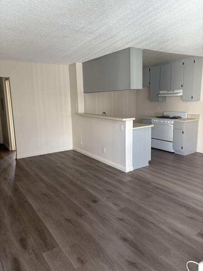 6810 Foothill Blvd, Tujunga, CA 91042 - photo 2