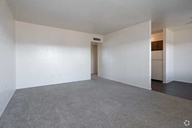 1BR, 1BA - 750SF