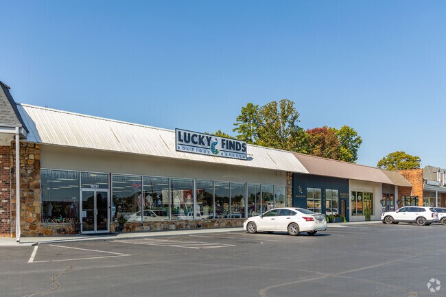 Lucky Finds has a wide selection of women's clothing and gifts near Edgemont.