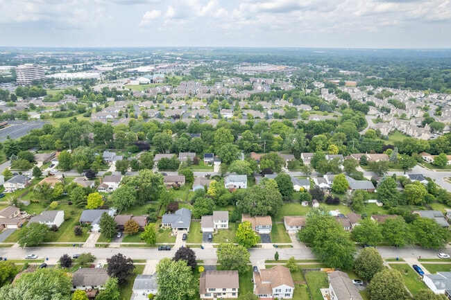 Highpoint-Glen is located between I-270 and the scenic Scioto River giving close proximity to both nature and Columbus.