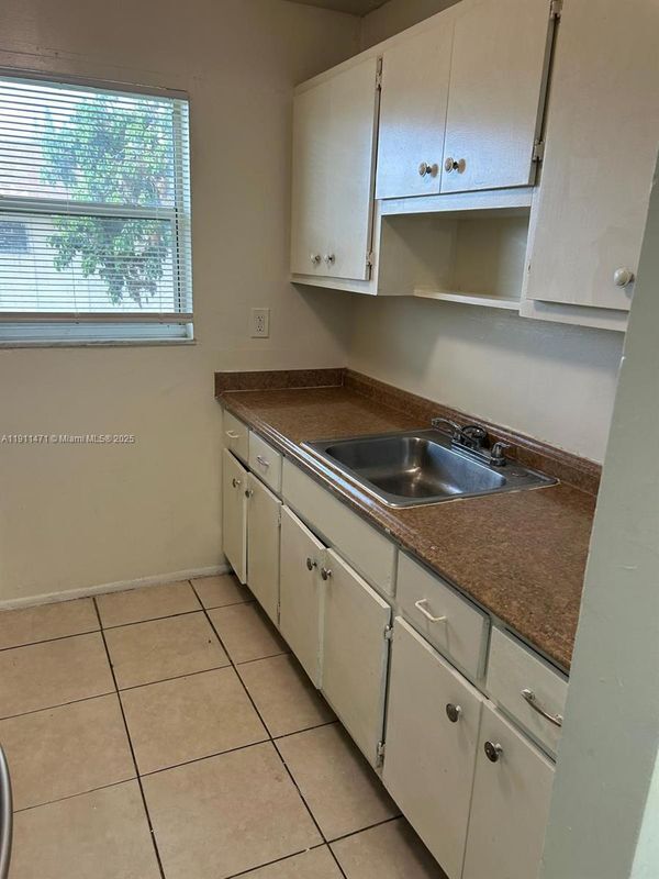 4780 NW 24th Ct, Lauderdale Lakes, FL 33313