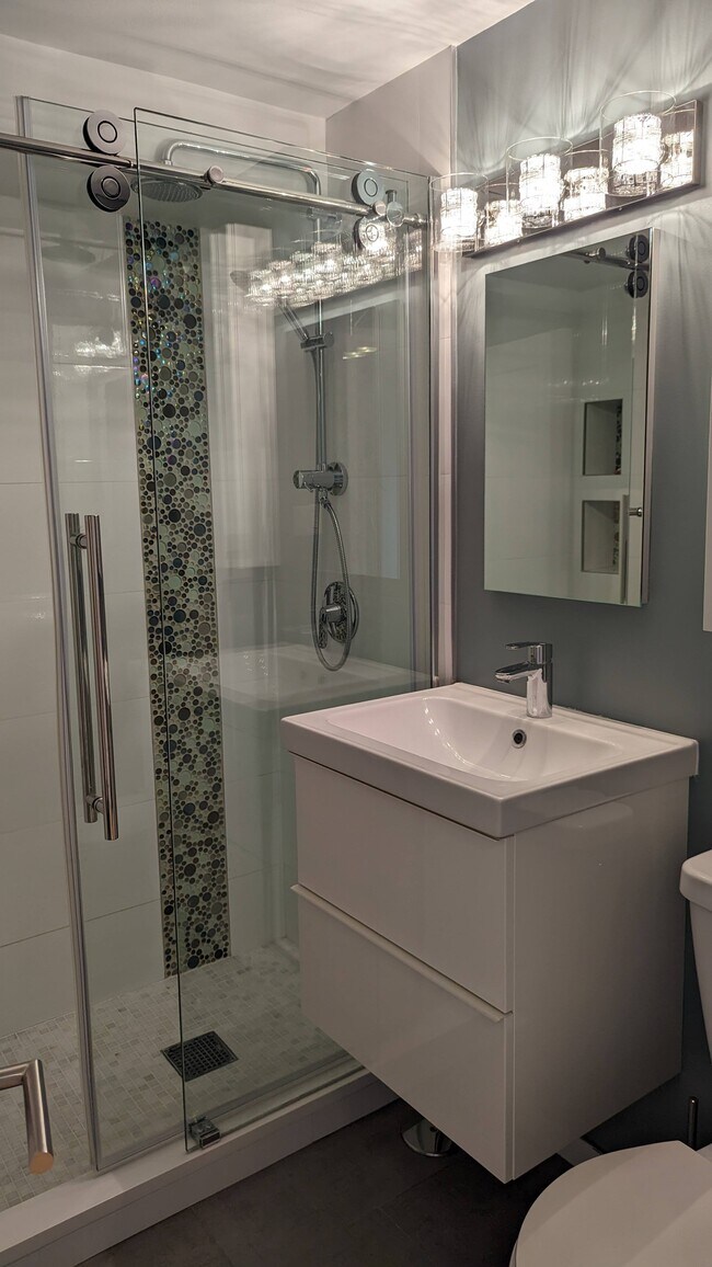 3950 N Lake Shore Dr unit 1130, Chicago, IL 60613 - photo 5