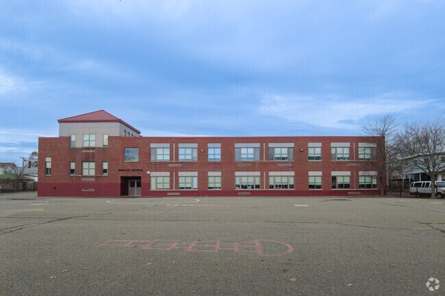 Ingalls Elementary has an overall grade of C- on Niche.