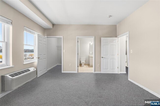 Edgewater Towne Center Apartments, Edgewater, NJ 07020 - photo 5