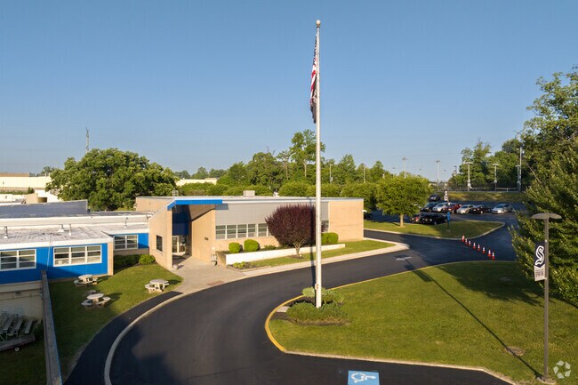 Springfield Township Middle School is located at 1901 Paper Mill Rd, Oreland, PA 19075.