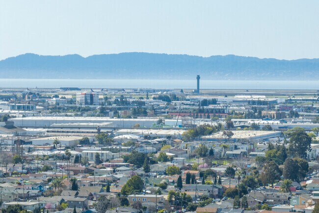 Oakmore residents aren't far from the Oakland International Airport.