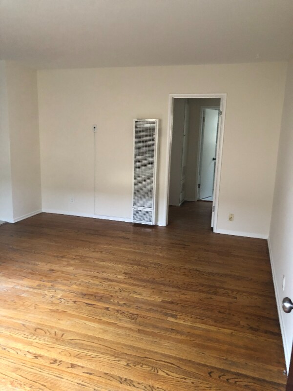 10647 Sherman Grove Ave unit E, Sunland, CA 91040 - photo 2