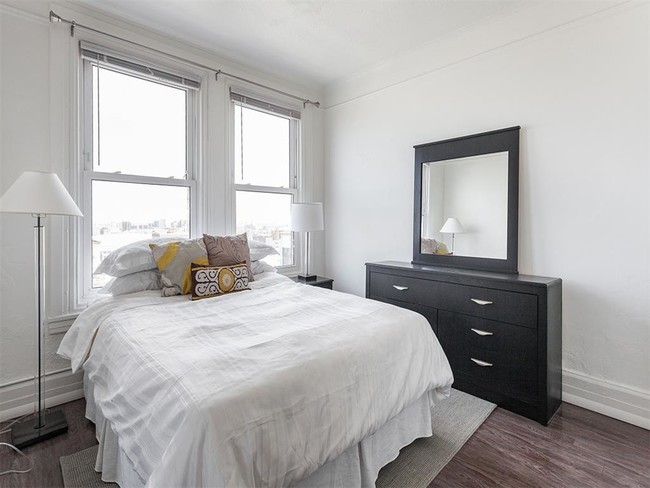 Briggs Houze, Detroit, MI 48226 - photo 3