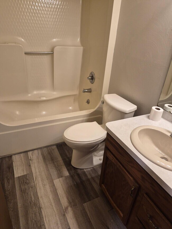 4908 Russell St, Midland, MI 48640 - photo 6