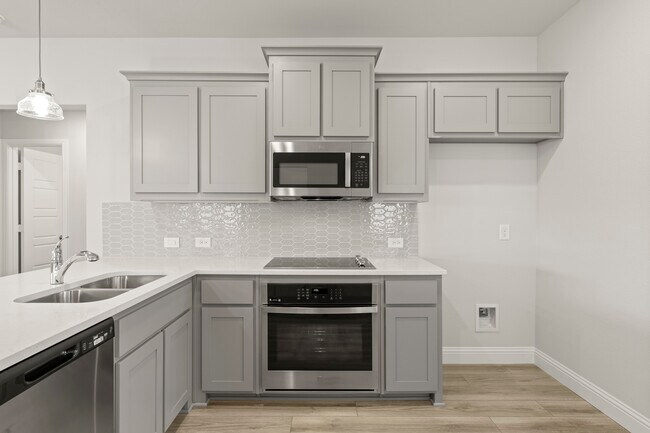 1621 Meadow Crest Dr, Aubrey, TX 76227 - photo 6