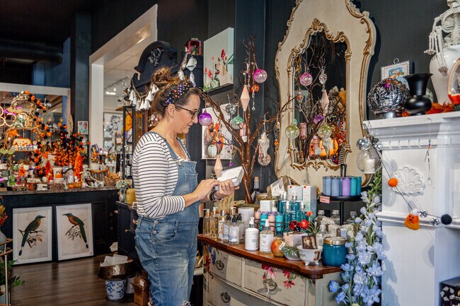 The Eiffel Flower in Arlington Heights offers custom flower arrangements.