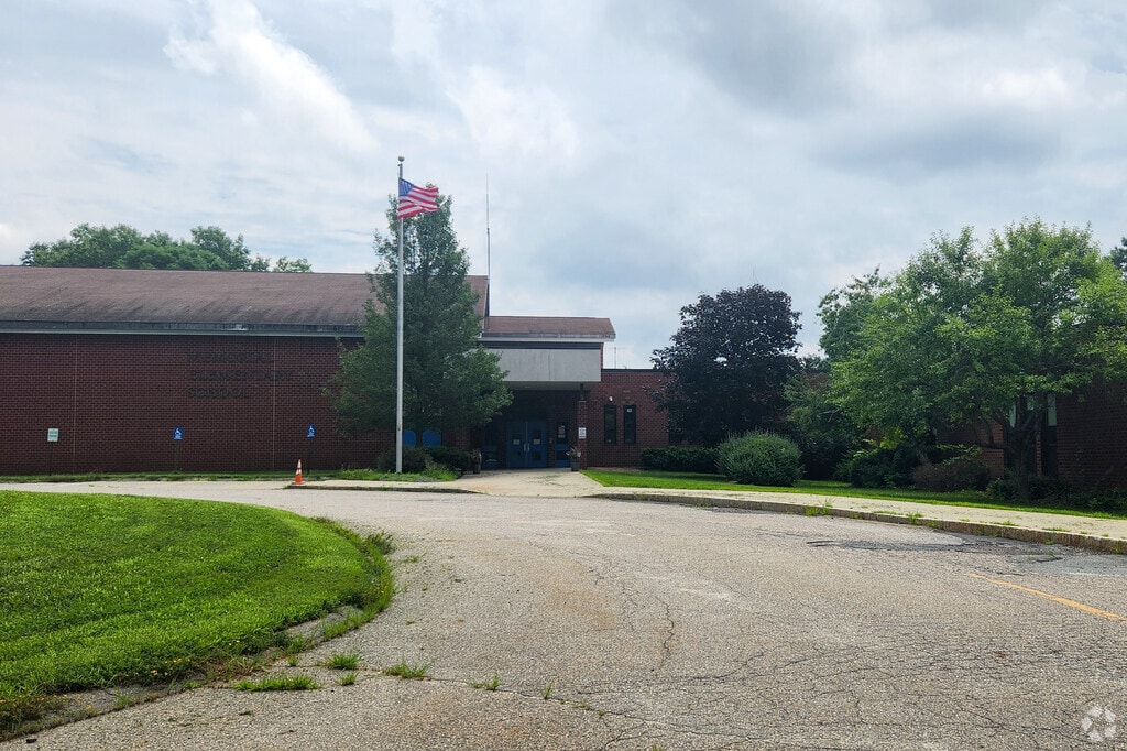 Memorial Elementary School is located in Hopedale, MA.