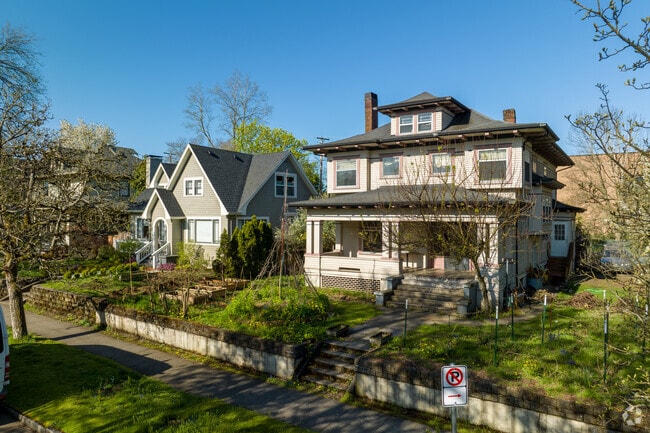 American Foursquare homes in Portland's Humboldt neighborhood.