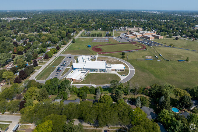 The Handley School has a student population of 303.