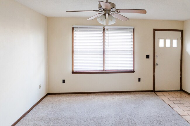 1805 King College Rd unit C4, Bristol, TN 37620 - photo 3