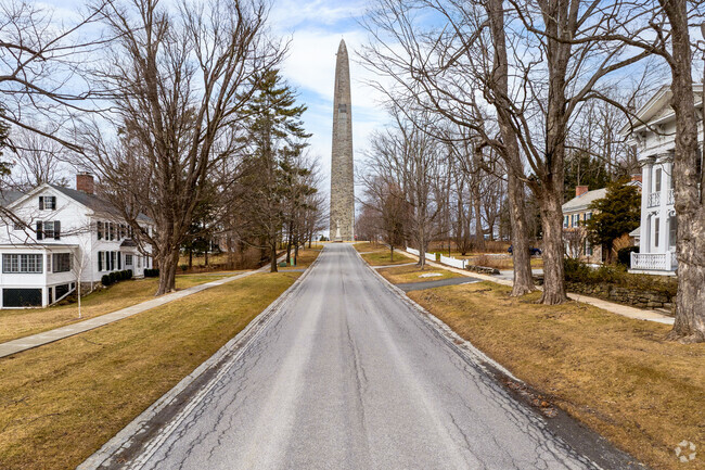 The Bennington Battle Monument is a 306-foot stone obelisk that commemorates the pivotal Revolutionary War Battle of Bennington.