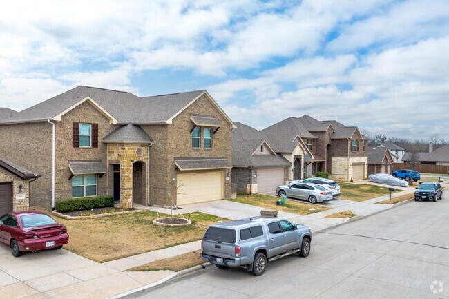 Although they are not common, Gainesville has a few newly built communities.