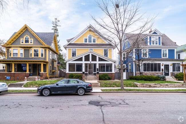 A row of craftsman style homes in the East Bde Maka neighborhood.