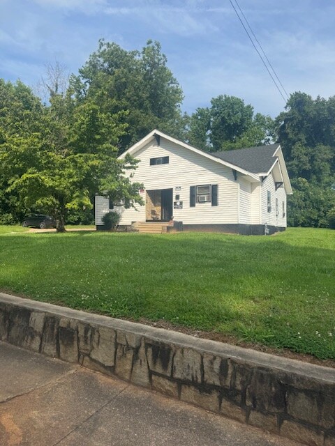 425 St Andrews St, Spartanburg, SC 29306