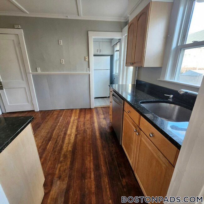 43 Orchard St unit 1, Medford, MA 02155 - photo 4