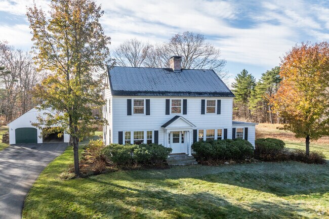 Find the timeless sophistication of Colonial Revival houses throughout Wolfeboro, reflecting the town's affluent heritage.