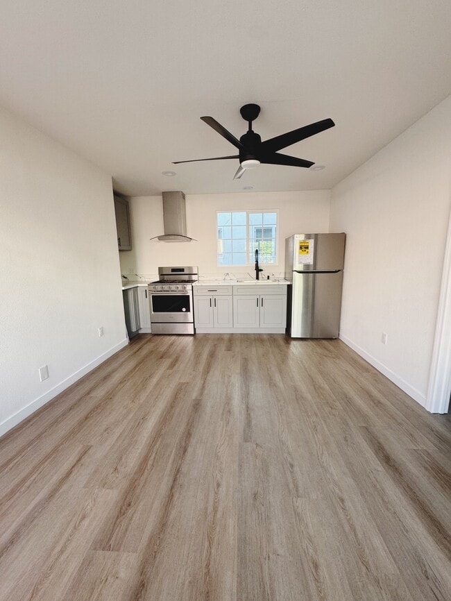 12608 Oxnard St, North Hollywood, CA 91606