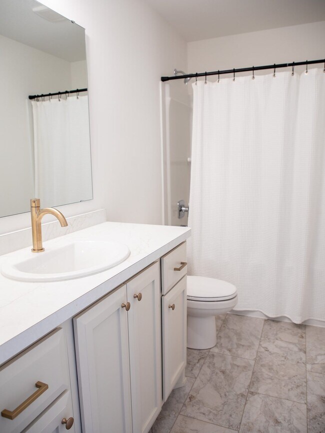 6672 14th St S, Fargo, ND 58104